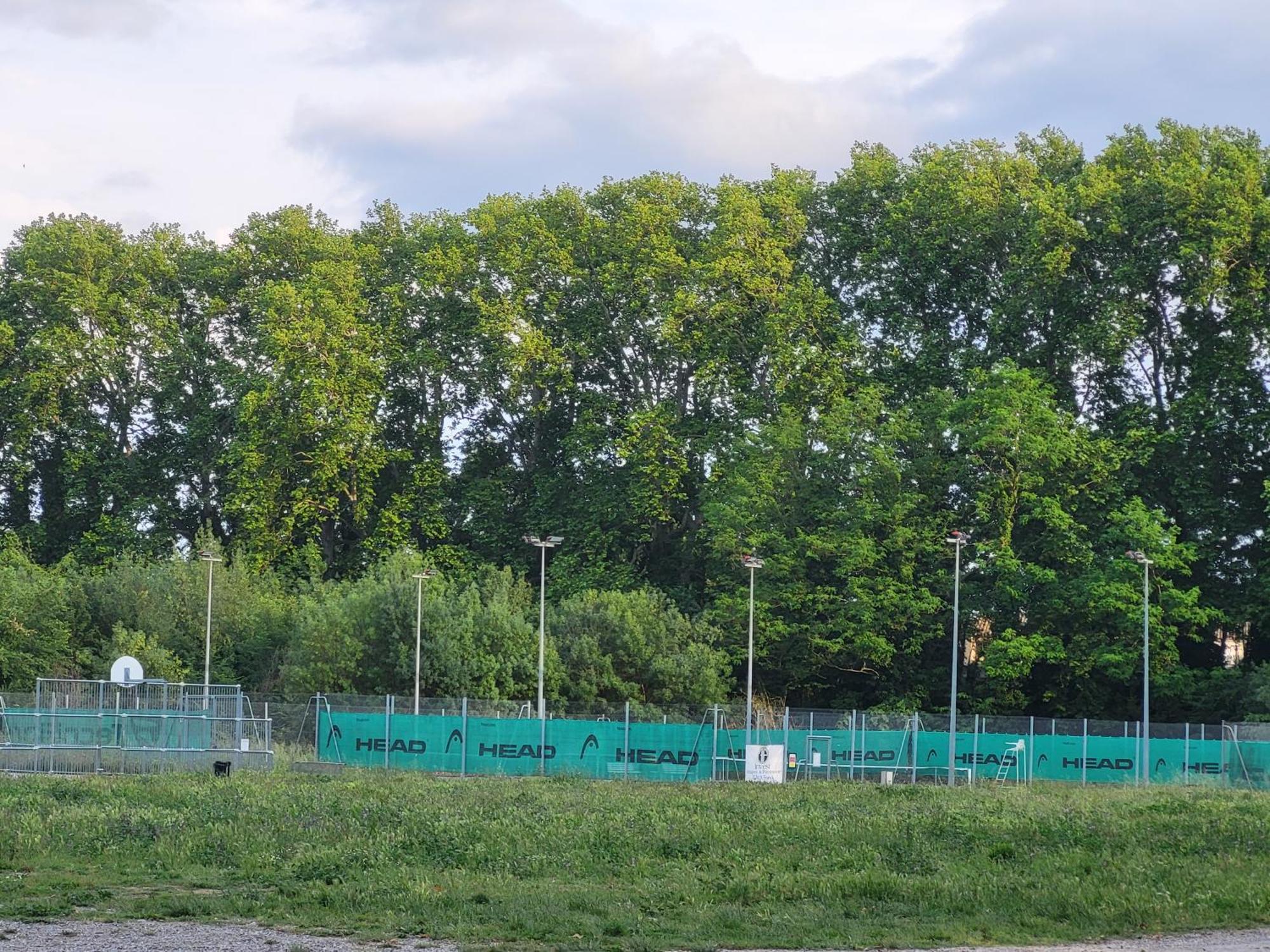 Camping Le Val De Cesse Mirepeisset Bagian luar foto